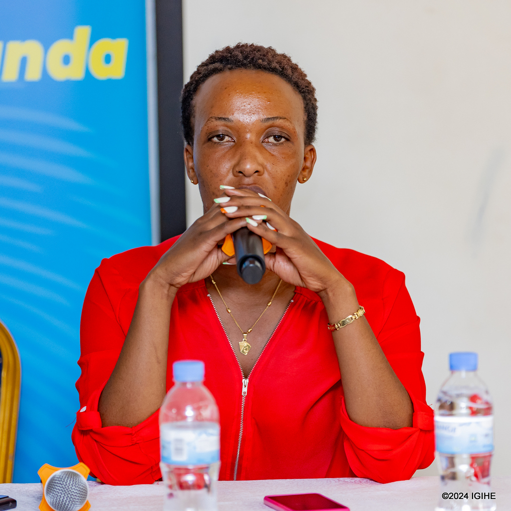 Mukamana Speciose yasangije abandi urugendo yanyuzemo rwo kutamenya se umubyara