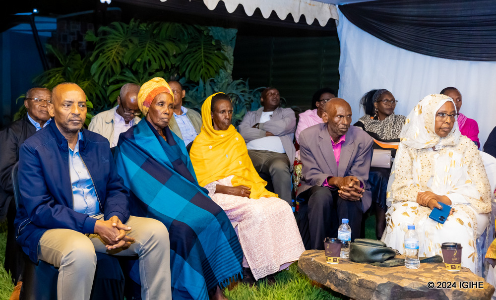 Inshuti n'abavandimwe bari baje gusezera mukecuru wa The Ben