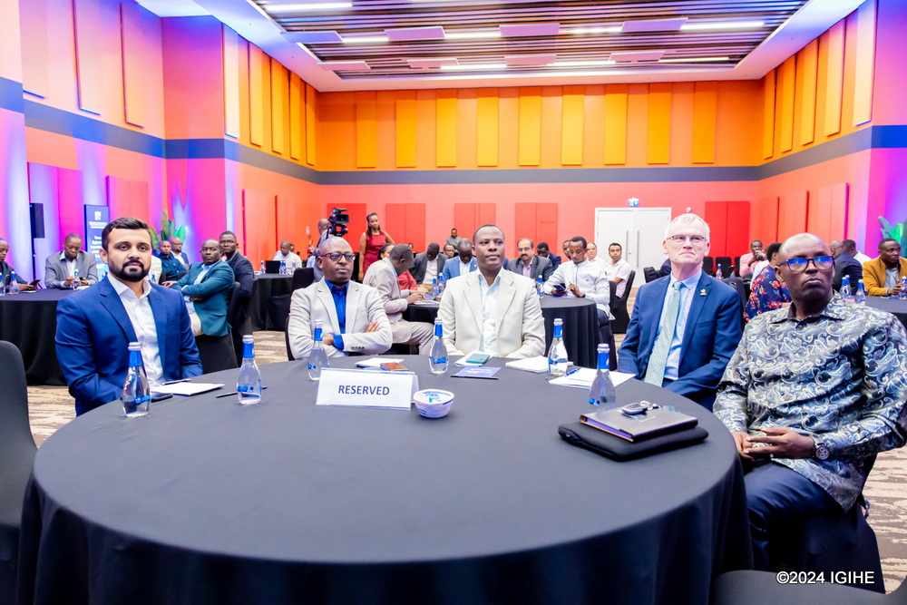 Abafite aho bahuriye n'imirimo y'ubwenjenyeri baherutse guteranira mu Rwanda mu gutegura uko inama izahuza abenjenyeri b'Izi izagenda