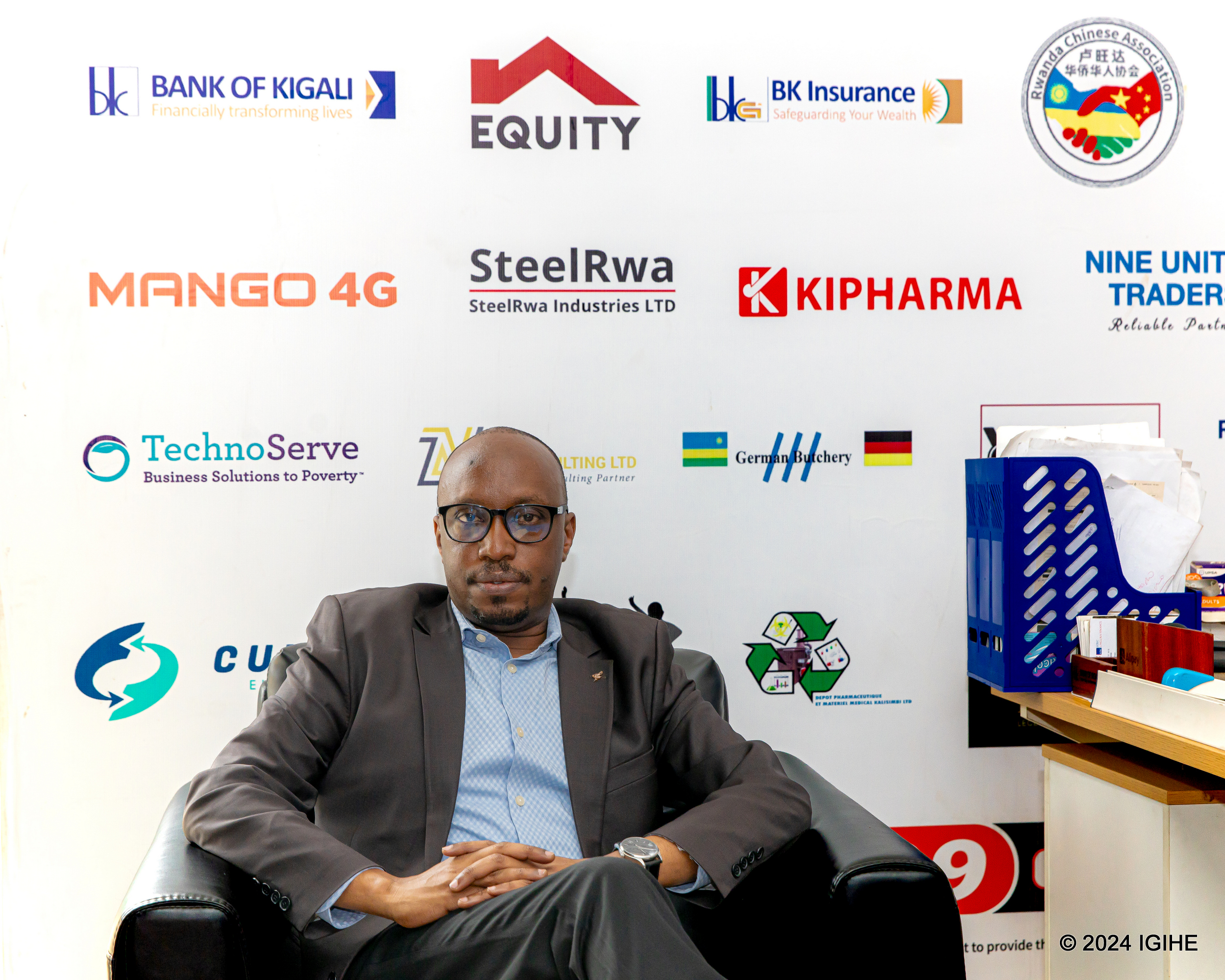 Nkubito Samuel ubu ni umuyobozi w’ishami rishinzwe abakiliya ku giti cyabo muri Equity Bank