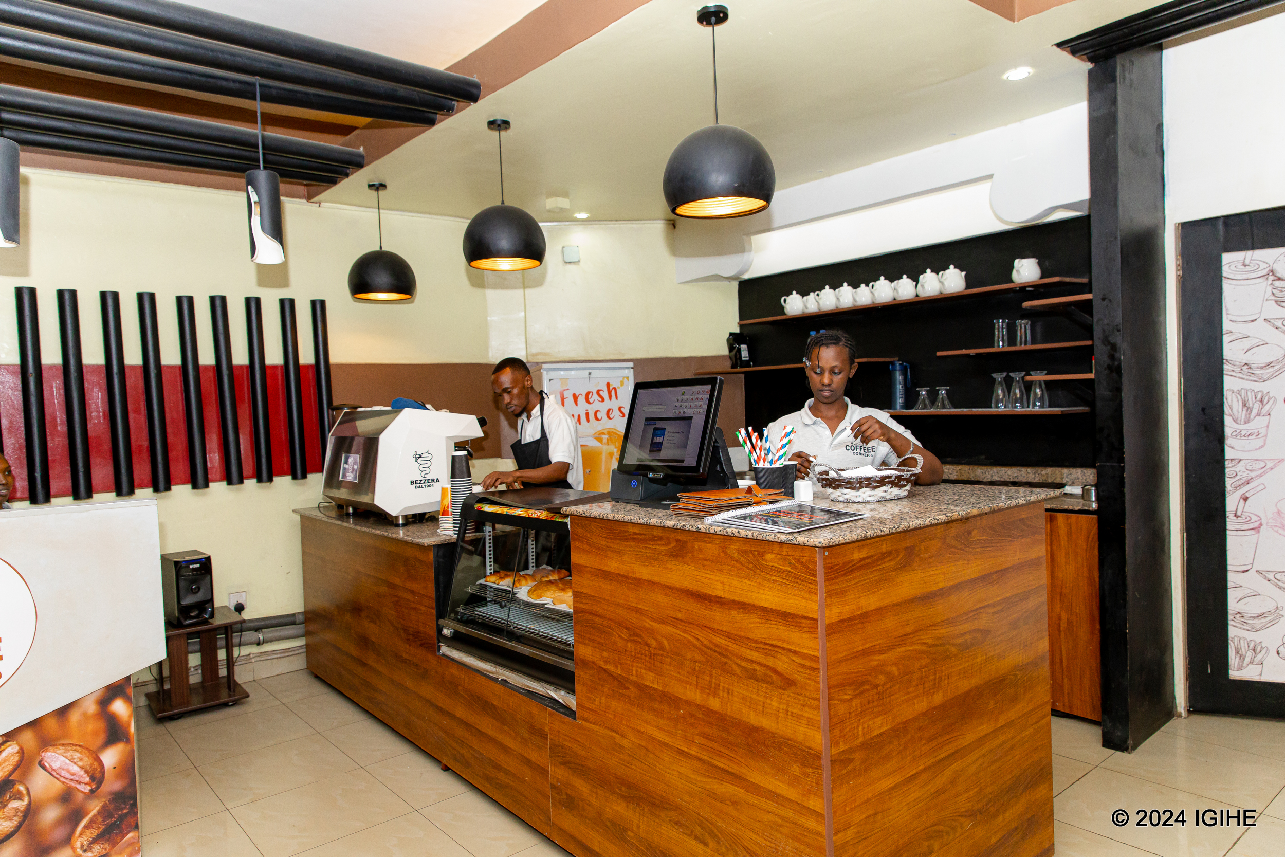 Iyi Coffee shop ifite abakozi 12 bahoraho