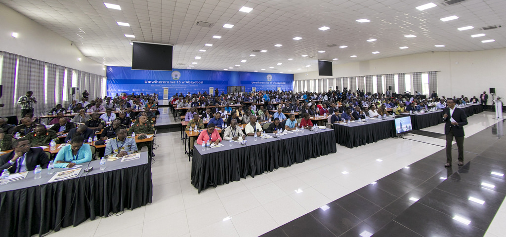 Perezida Kagame niwe wasoje Umwiherero w'Abayobozi bakuru b'Igihugu witabiriwe n'abasaga 300 baturutse mu nzego zitandukanye