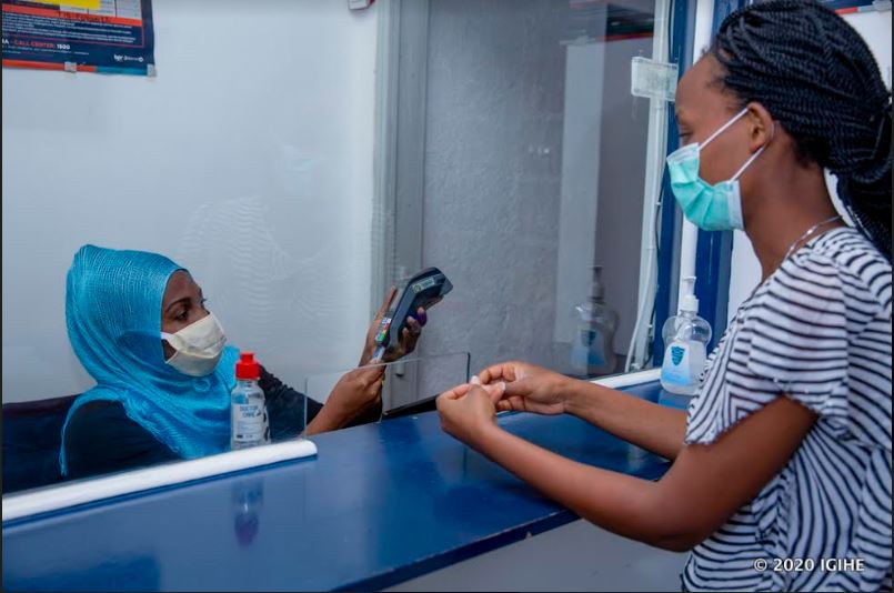 Umaze kubitsa cyangwa kwishyura imisoro ahabwa inyemezabwishyu