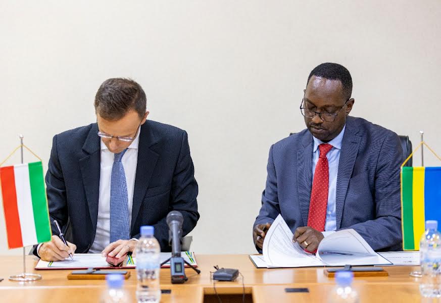 U Rwanda na Hongrie byasinye amasezerano azatuma bihererekanya ubumenyi mu bijyanye no gukora imiti
