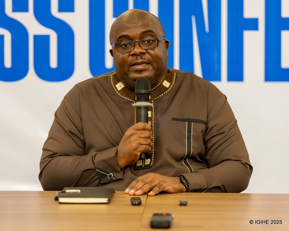 Bertrand Bisiimwa yaburiye ingabo z'u Burundi zashinze ibirindiro ku misozi ya Minembwe, yemeza ko nizitagenda ku neza bazabyikorera