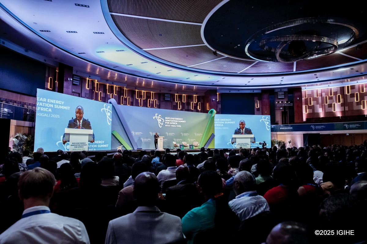 Minisitiri w’Intebe, Dr. Edouard Ngirente yafunguye inama yiga ku kubyaza umusaruro ingufu za nucléaire iri kubera mu Rwanda