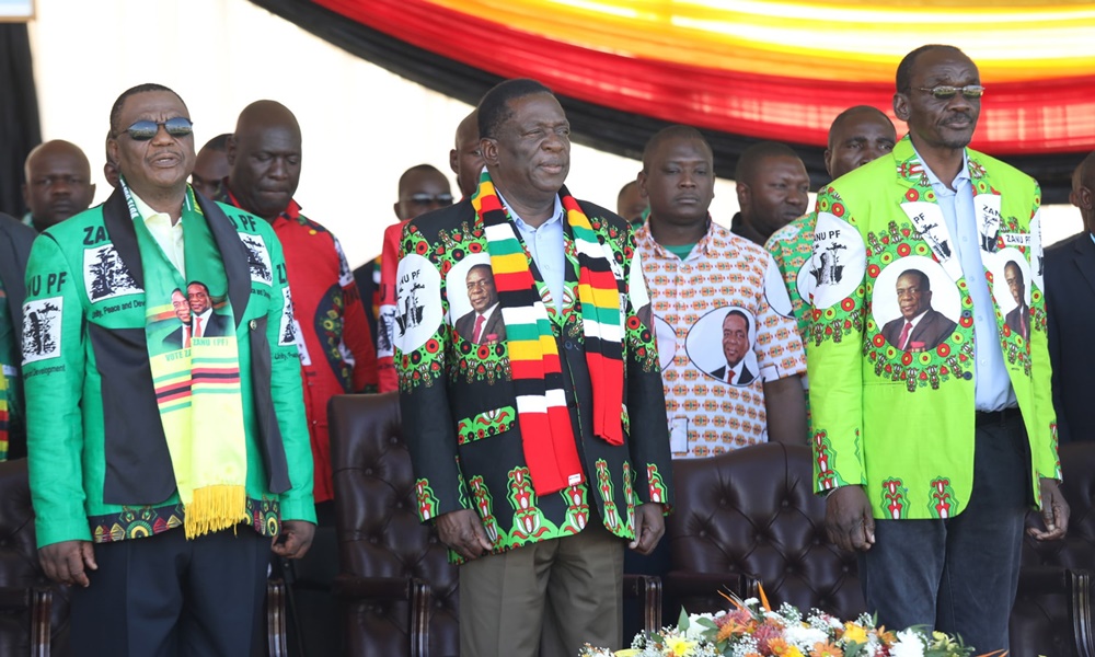 Mnangagwa yarokotse igisasu cyatukiye aho yiyamarizaga