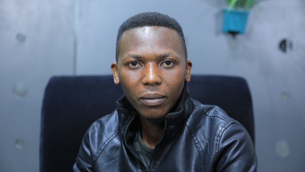 Uwineza Emmanuel umwarimu muri Kaminuza yafashe icyemezo cyo kwinjira muri filime