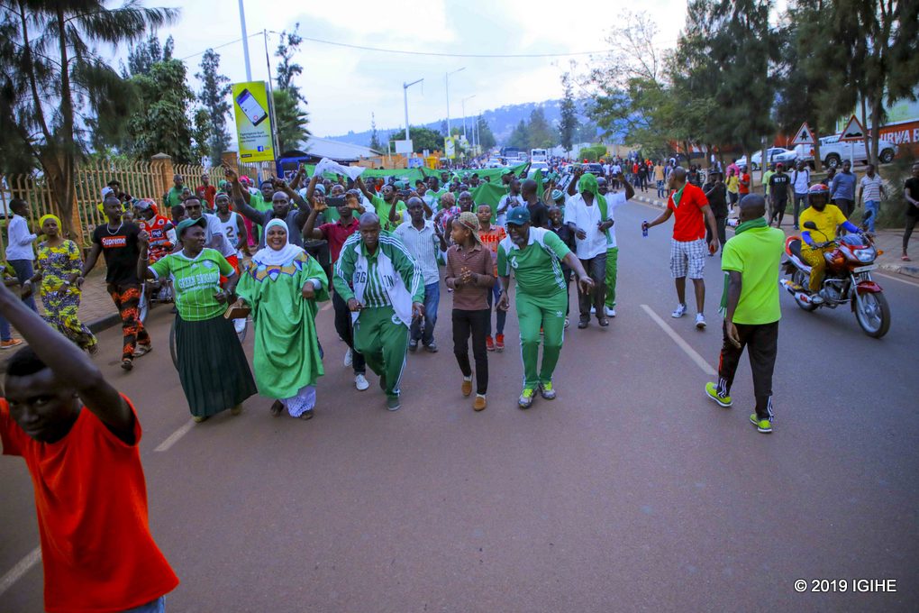 Wari umubare munini w'abafana kandi b'ingeri zose