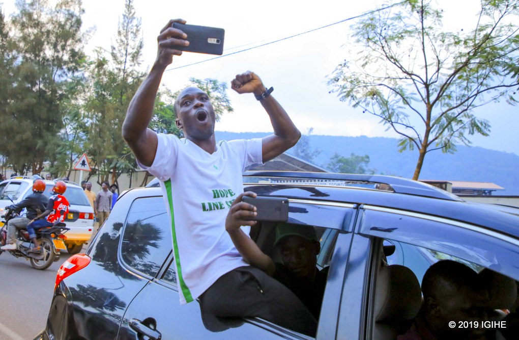 Muhimpundu Rachid utoza abanyezamu ba Kiyovu Sports yari mu byishimo