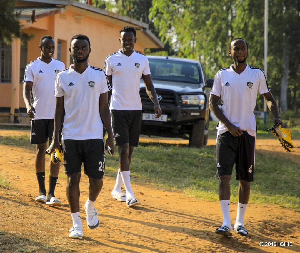 Manishimwe Djabel (imbere ibumoso), Niyonzima Olivier ‘Sefu’ (uri ibumoso mu b’inyuma), Manzi Thierry (imbere iburyo) na Mutsinzi Ange umuri inyuma bwa mbere mu mwambaro wa APR FC. Aba bose bageze mu Ikipe y'Ingabo bavuye muri Rayon Sports