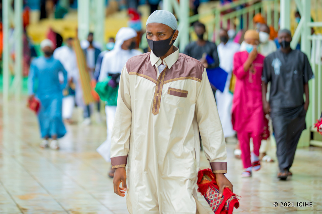 Buri wese witabiriye iri sengesho, yari yitwaje umu-salat aza gukoresha