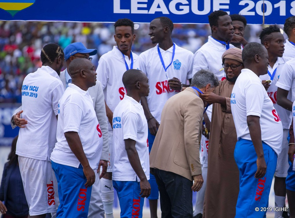 Robertinho wambikwaga umudali mbere yo guhabwa igikombe cya Shampiyona yifuje Kimenyi mu isoko ry'abakinnyi ryo muri Mutarama 2019