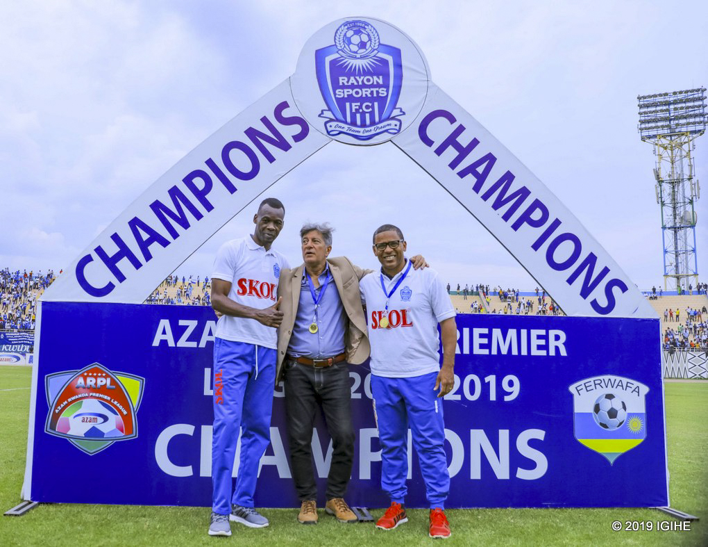 Abungiriza ba Robertinho, Nkunzingoma Ramadhan (ibumoso) na Wagner de Nascimento (iburyo) bifuje Kimenyi ariko babwirwa ko bigoye kumubona