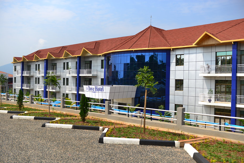 Dove Hotel ni umwe mu mishinga wateje induru muri ADEPR mu 2017. Itorero risigaje kwishyura miliyari imwe na miliyoni 800 Frw ku mwenda wafashwe yubakwa. Nibura buri kwezi hishyurwa miliyoni 40 Frw