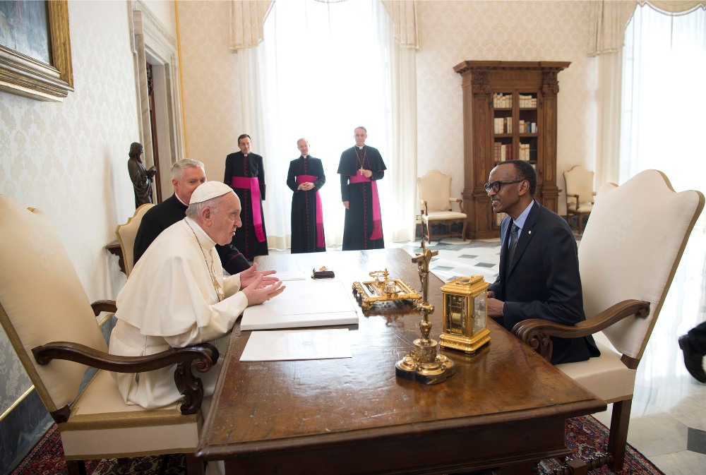 Perezida Kagame mu biganiro na Papa Francis