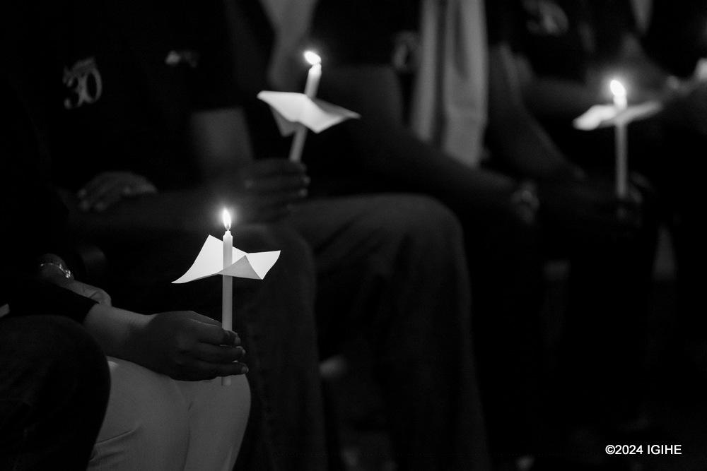 Mu gikorwa cyo kwibuka ku nshuro ya 30 Jenoside yakorewe Abatutsi, cyari cyateguwe n’Ubuyobozi bw’Ivuriro rya Legacy Clinics, hacanywe urumuri rw'icyizere