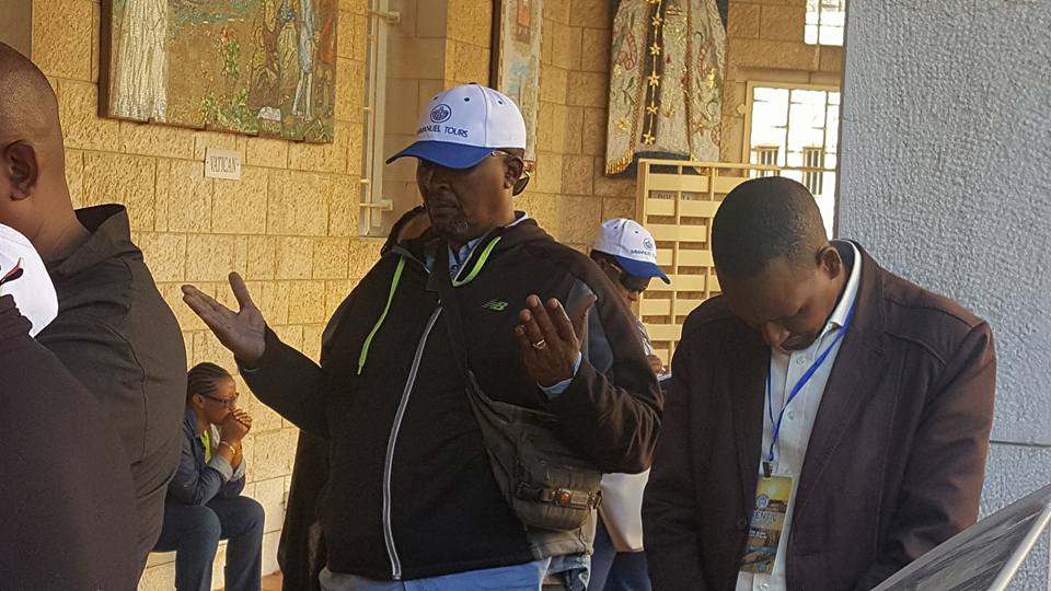 Cobra wamaze kubatizwa ubu yatangiye amasengesho yo kwiyegereza Imana muri Israel