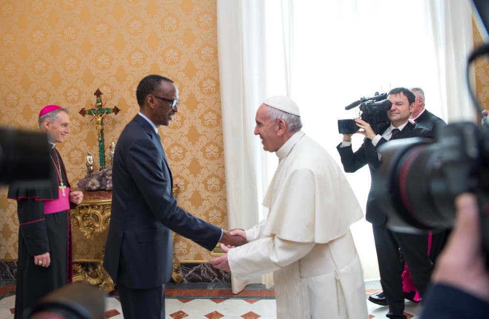 Papa Francis aramukanya na Perezida Kagame
