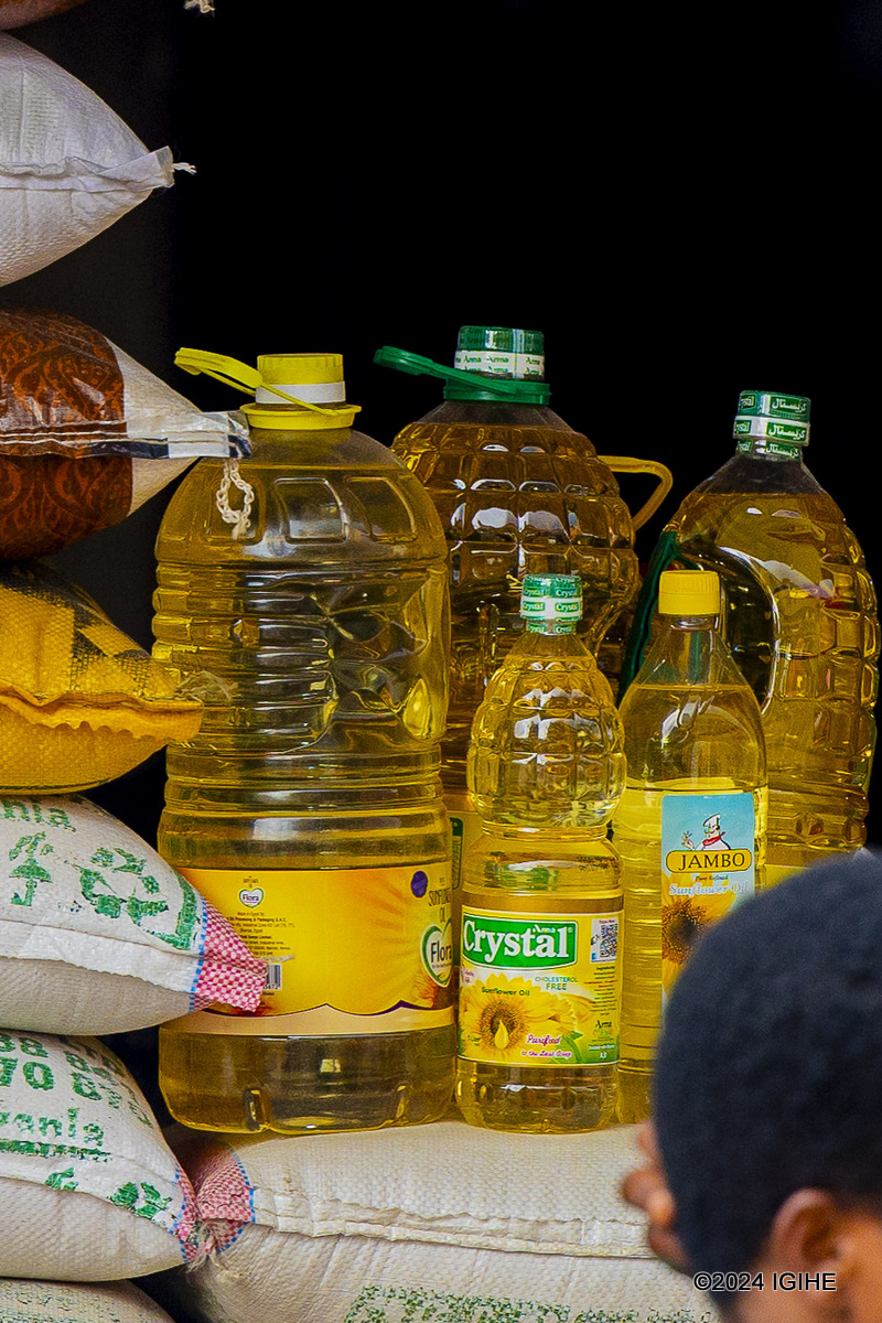 Litiro eshanu z'amavuta y'igihwagari zagumye ku bihumbi 17 Frw