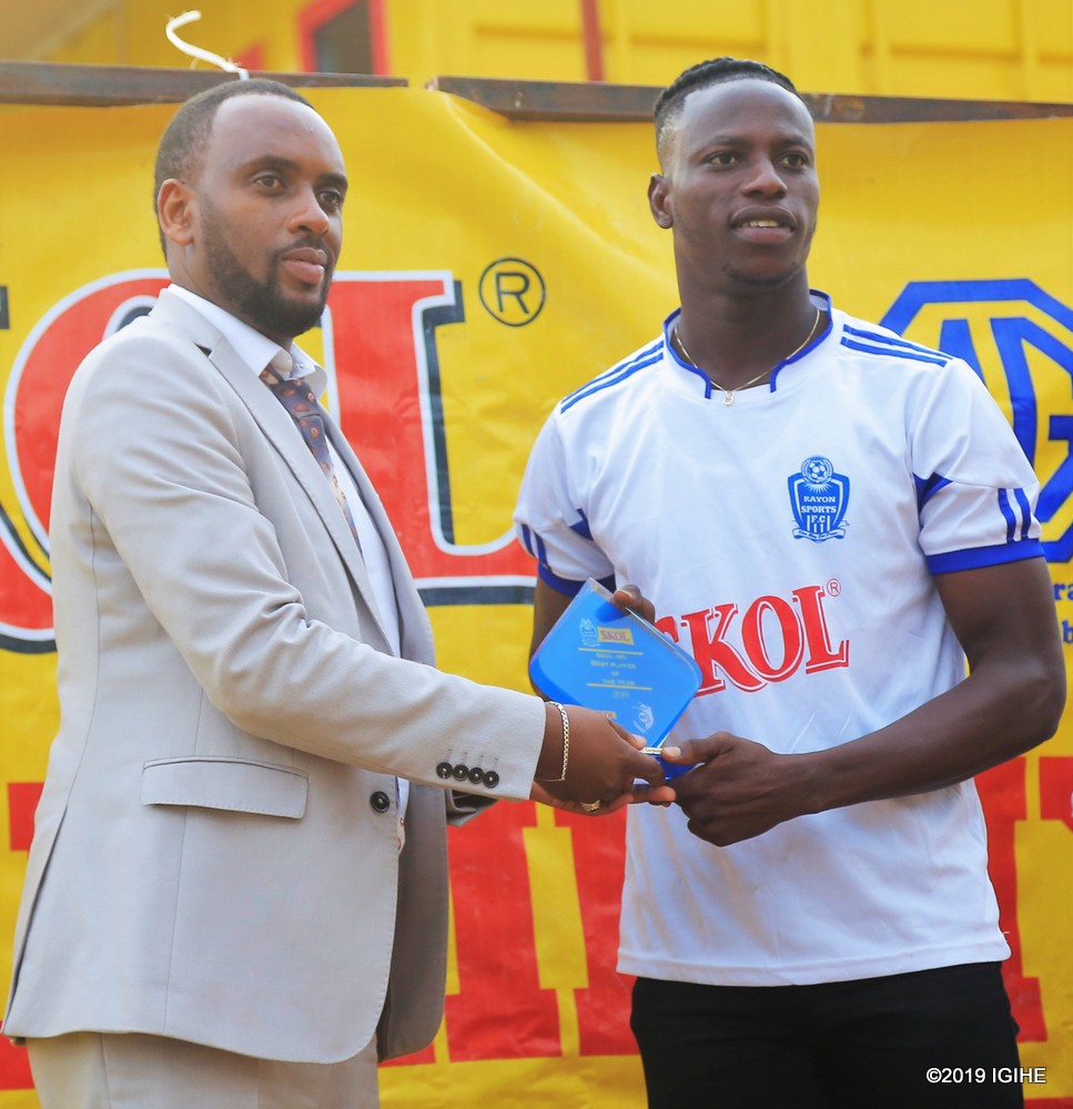 Rutahizamu wa Rayon Sports, Michael Sarpong asanga Munyakazi Sadate adafite ubushobozi bwo kuyiyobora