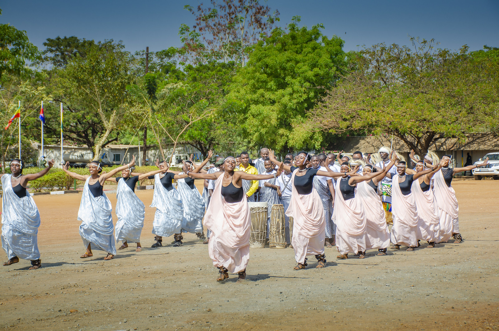 Abitabiriye igikorwa cyo kwambika Ingabo z'u Rwanda ziri mu butumwa bwa Loni muri Sudani y'Epfo, imidali y'ishimwe babyiniwe imbyino gakondo nyarwanda