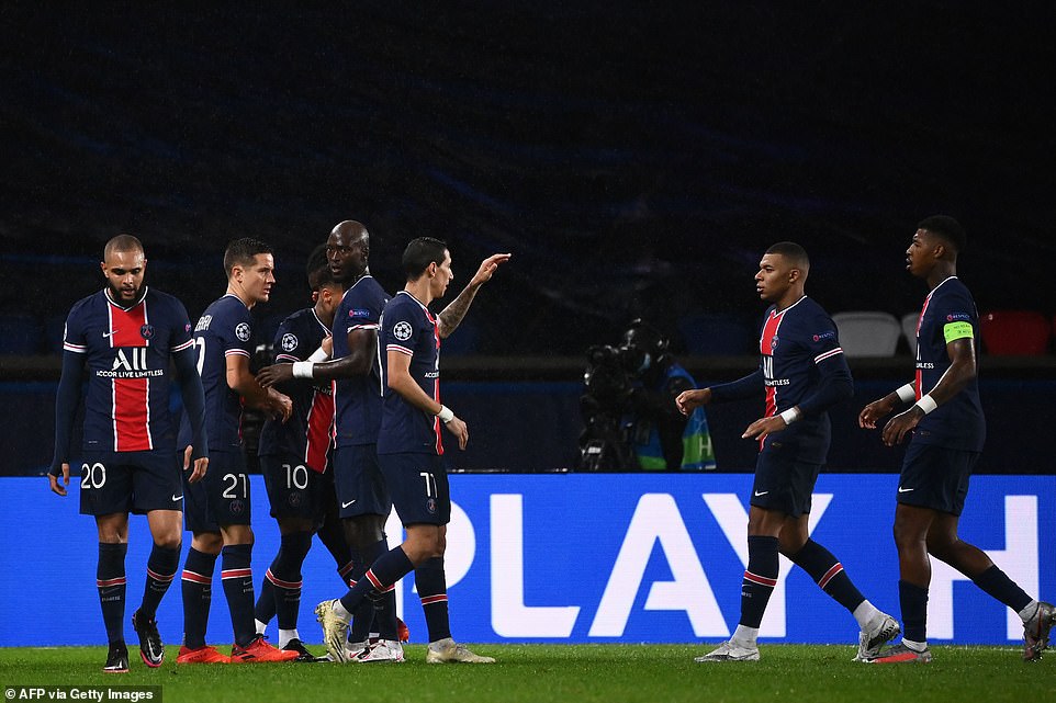 Abakinnyi ba Paris Saint-Germain bishimira igitego cyo kwishyura