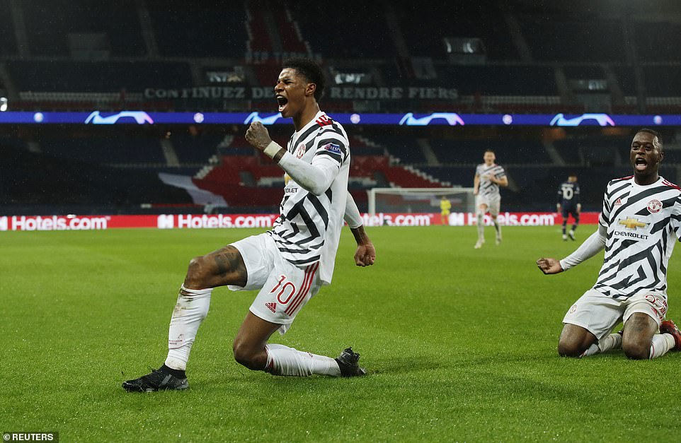 Marcus Rashford yishimira igitego, akurikiwe na Aaron Wan-Bissaka
