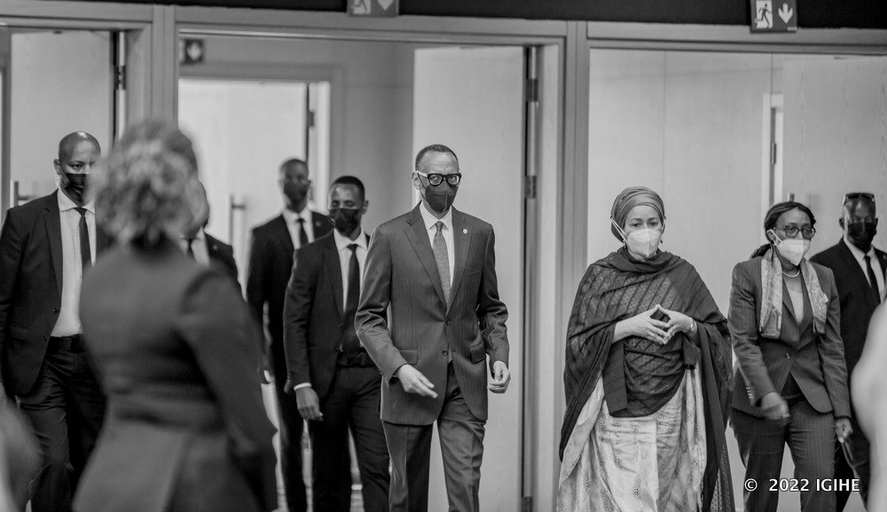 Perezida Kagame ubwo yageraga ahari kubera inama ya munani ya Komisiyo y’Ubukungu y’Umuryango w’Abibumbye ishinzwe Afurika (UNECA) yiga ku ntego z’Iterambere rirambye mu Karere