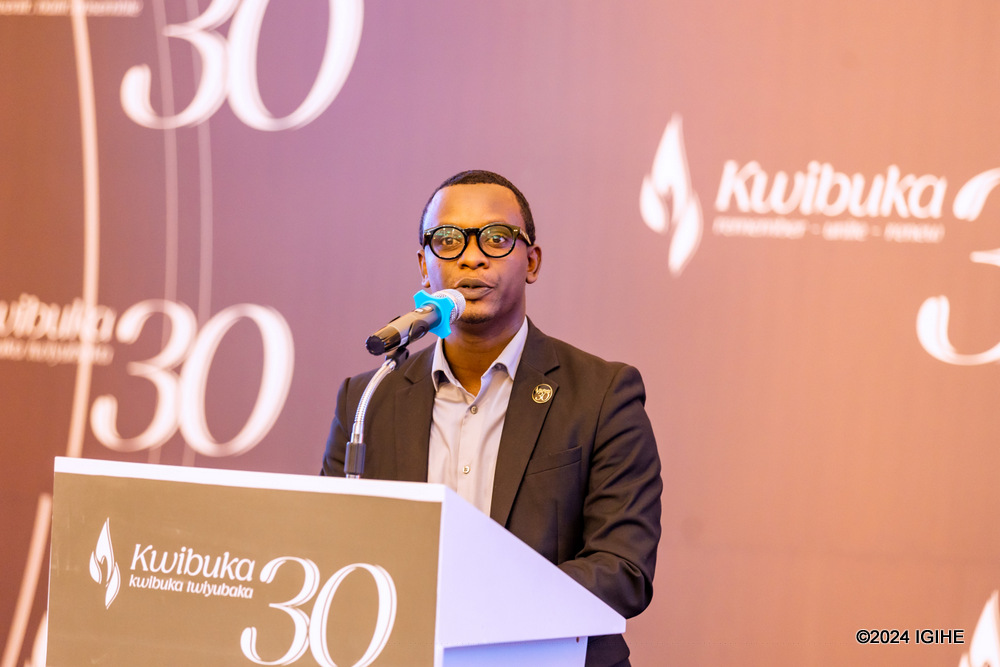 Umuyobozi w'Urwibutso rwa Jenoside rwa Kigali, Nagiriwubuntu Dieudonné yahumurije abarokotse Jenoside yakorewe Abatutsi, asaba ko abafite amakuru yisumbuye ku babo bajya bayatanga akazajya yifashishwa mu kwigisha hagamijwe ko ibyabaye bitazasubira