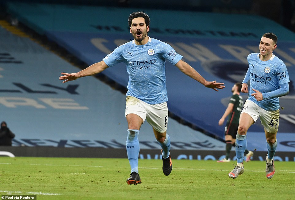 Ilkay Gündoğan yatsinze ibitego bibiri nyuma yo gukorerwaho penaliti yavuyemo igitego cya mbere cya Manchester City