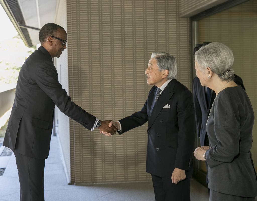 Perezida Kagame aramutsa Umwami w'Abami w'u Buyapani, Akihito