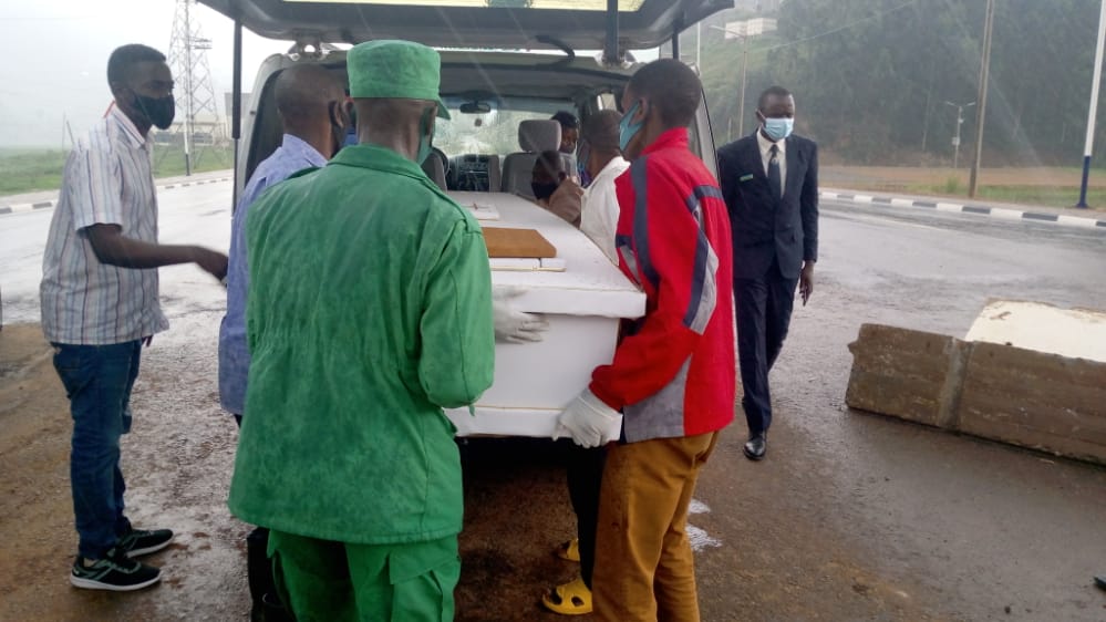 Inzego z'ubuyobozi z'u Rwanda zakira Abanyarwanda biciwe muri Uganda nyuma yo gucucurwa