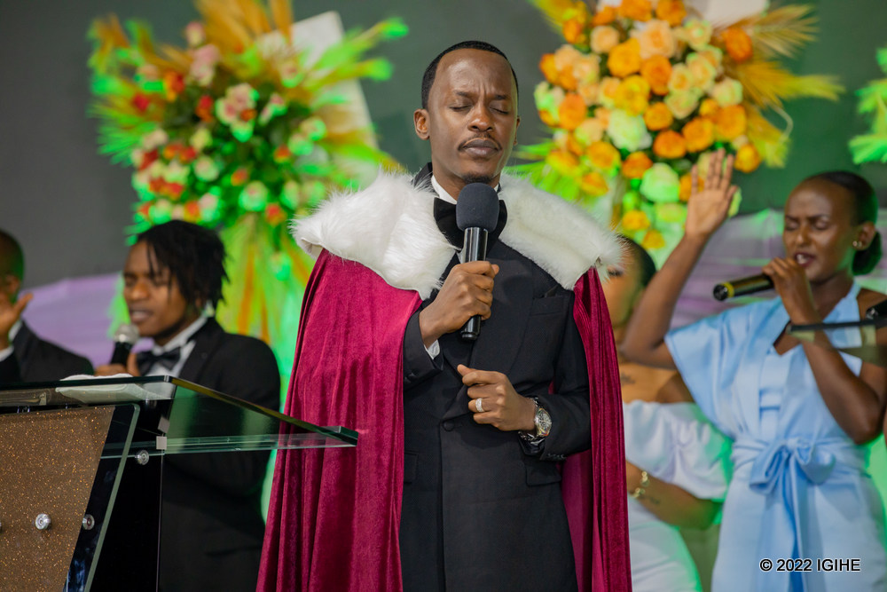 Prophet Sultan yinjije abayoboke be mu mwaka mushya abasaba kurushaho kwegerana n'Imana