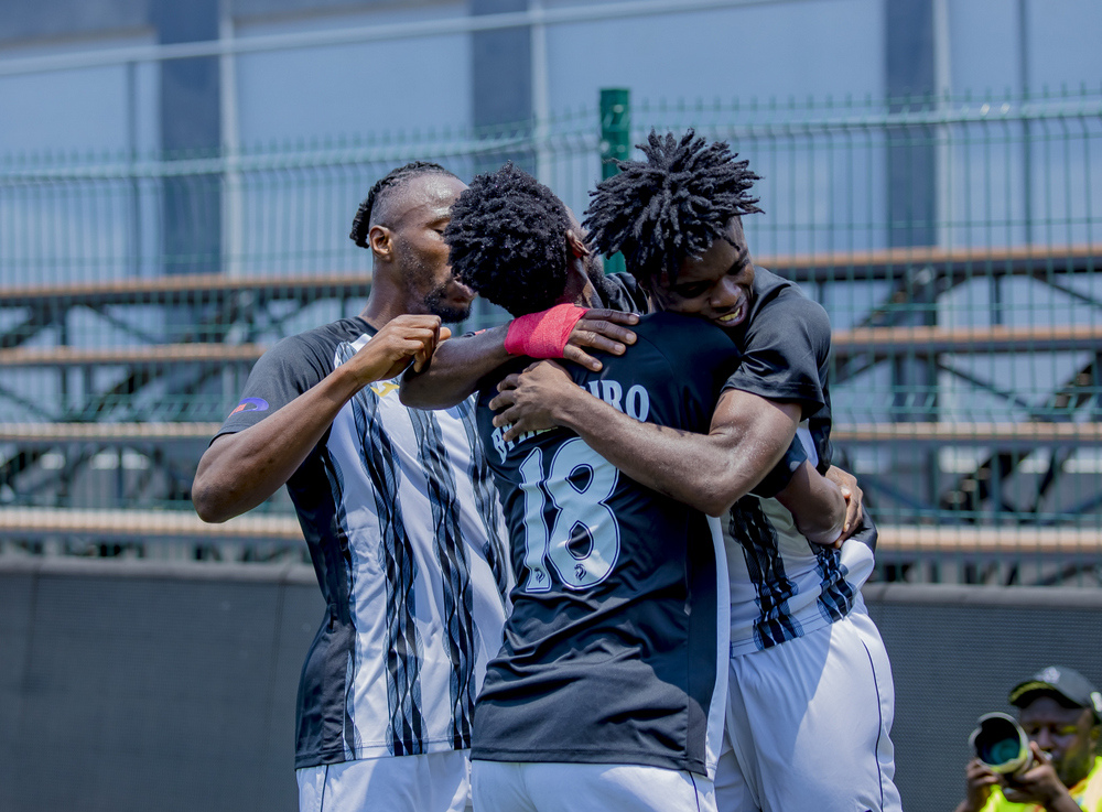 Byiringiro iGilbert na William Togui bashimira Memel Dao watsinze igitego rukumbi cyabonetse mu mukino APR FC yatsinzemo KMC FC kuri uyu wa Mbere