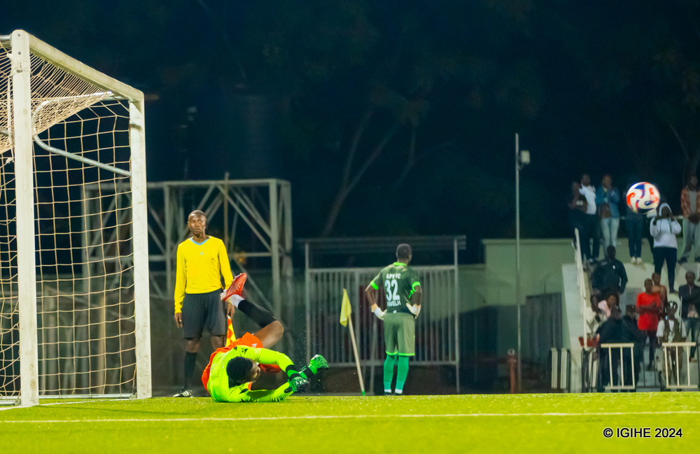 Penaliti yindi ya APR FC yatewe na Victor Mbaoma yakuwemo n'Umunyezamu Dauda wa Gasogi United, APR FC itaha ityo