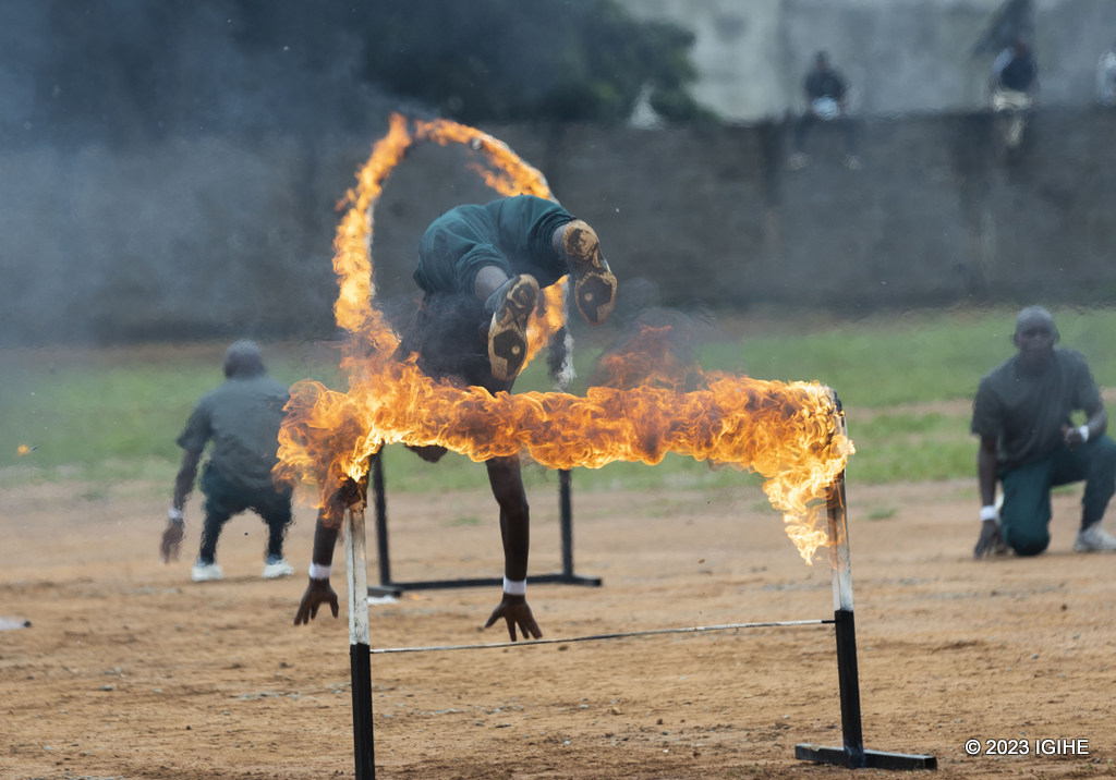 Izi ngabo zerekanye ubuhanga bwazo zica mu muriro