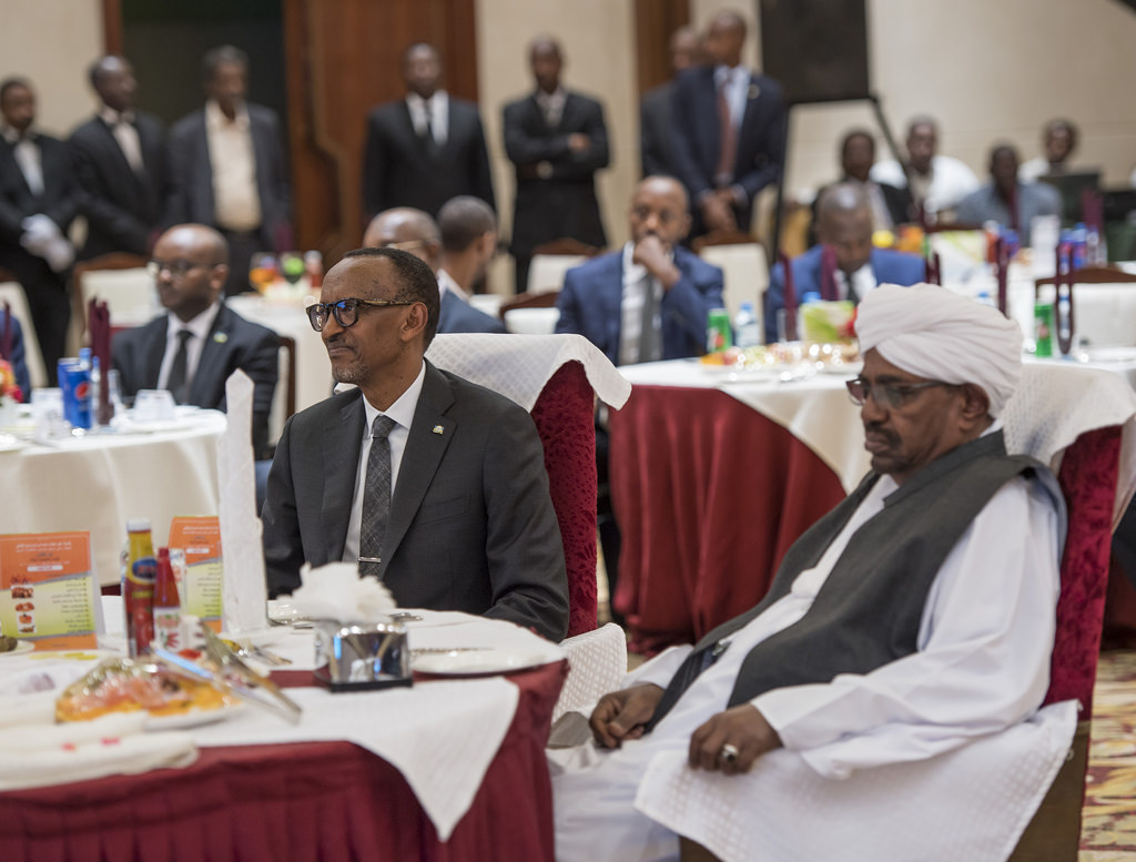 Kuri gahunda y’uru ruzinduko biteganyijwe ko kuri uyu wa Kabiri, Perezida Kagame aza kugirana ibiganiro na mugenzi we al Bashir anasure Ingoro Ndangamateka nyuma ageze ijambo ku banyeshuri ba Africa International University