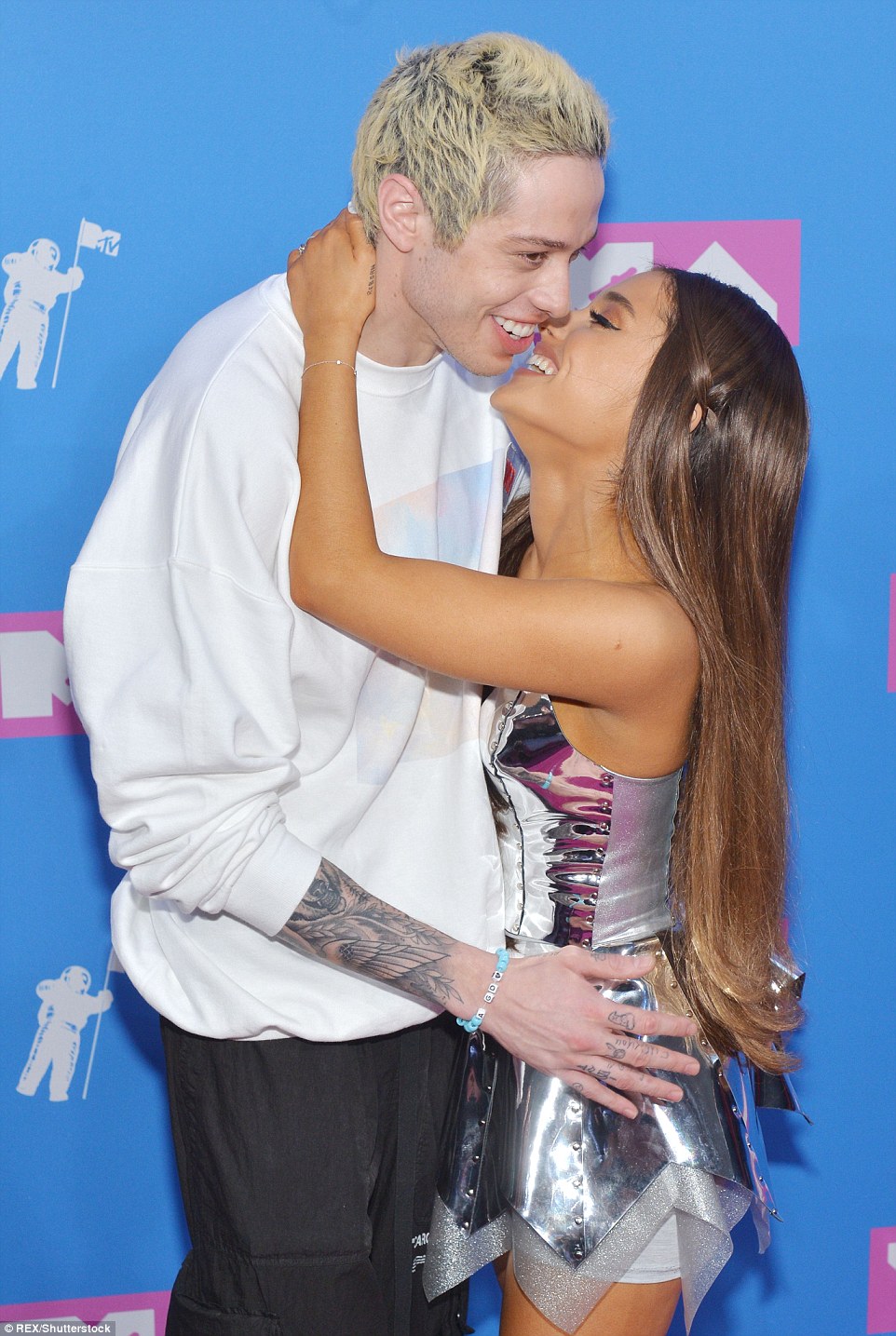 Ariana Grande w'imyaka 25 n'umukunzi we Pete Davidson w'imyaka 24