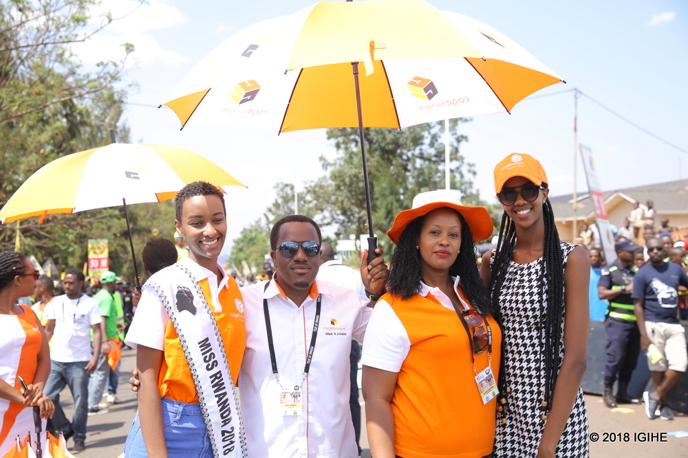 Miss Rwanda 2018 Iradukunda Liliane yamamazaga ibikorwa bya Cogebanque muri Tour du Rwanda
