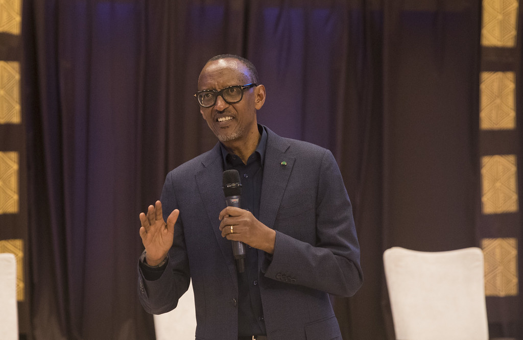 Perezida Paul Kagame yaraye yemeje ko uyu wa Gatanu uba umunsi w’ikiruhuko ku bakozi mu Rwanda