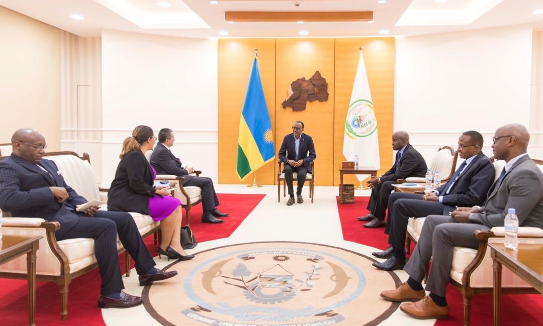 Perezida Kagame yakiriye Huang n'itsinda rye