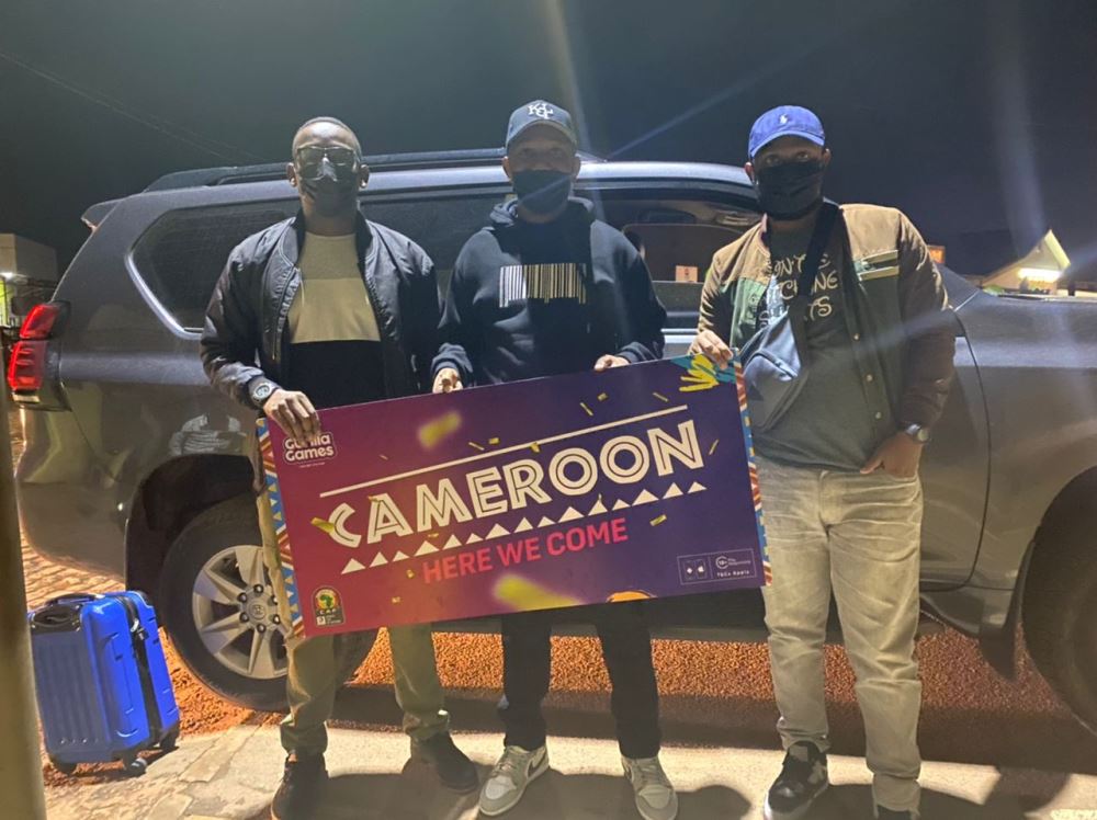 Ndabahize Rodrigue yajyanye n'inshuti ye ndetse n'umukozi wa Gorilla Games kureba umukino wa nyuma w'Igikombe cya Afurika muri Cameroun