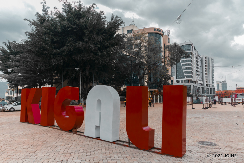 Imbuga City Walk izaba irimo ibikorwaremezo bitandukanye bifasha abagana Umujyi wa Kigali kuruhuka