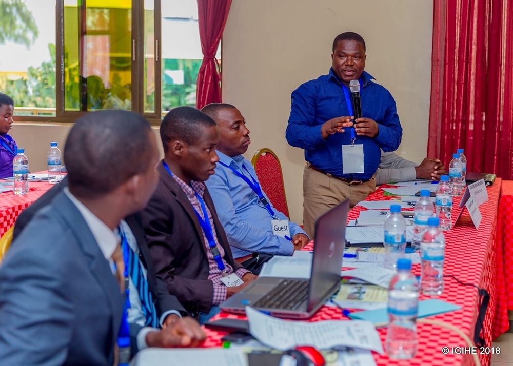 Mutarutinya Theogene waturutse mu Karere ka Rusizi yasobanuje uko ‘Do-nou’ izakoreshwa no mu bice bigira ubutaka bworoshye