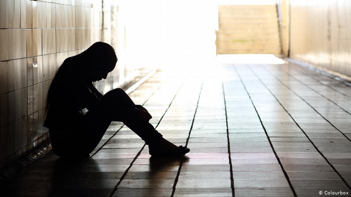 Abakorana bya hafi n'imiryango yita ku barokotse Jenoside yakorewe Abatutsi bavuga ko COVID-19 yarushijeho kubongerera ibibazo by'ihungabana