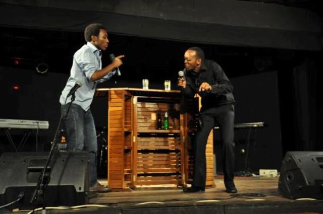 Arthur ari gusetsa abantu muri Comedy Nayiti