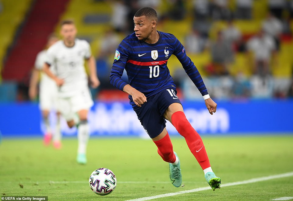 Kylian Mbappé yari yazonze abakinnyi b'inyuma b'u Budage