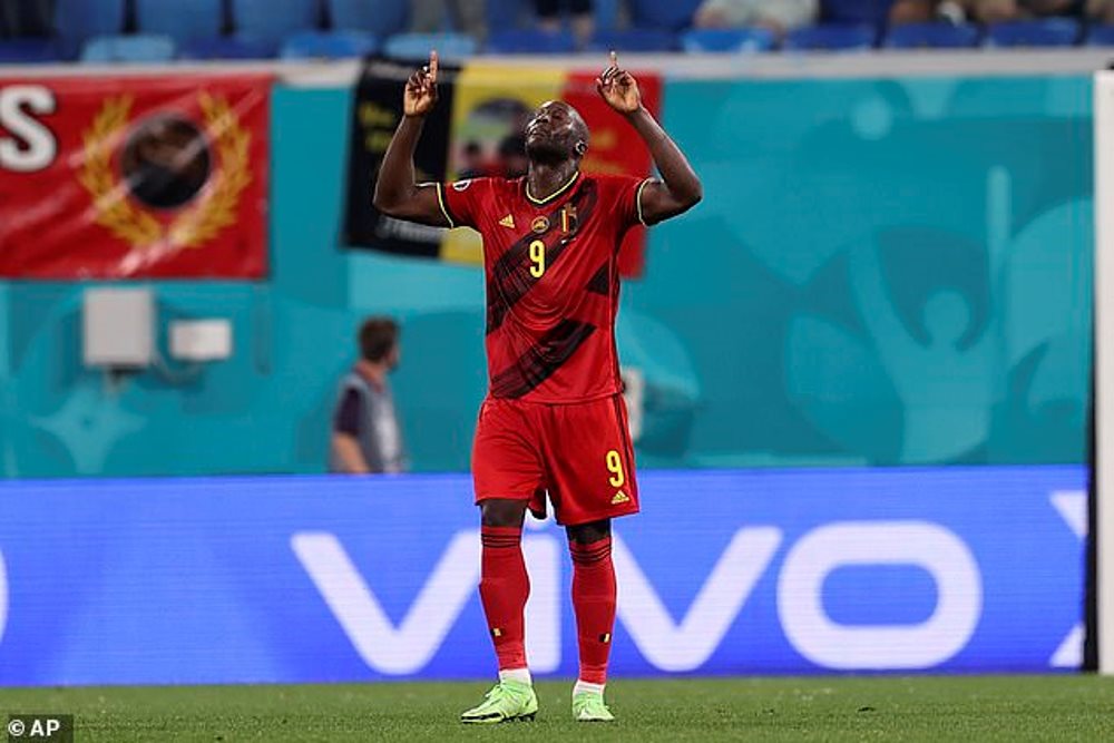 Lukaku yishimira igitego cya gatatu yatsinze mu irushanwa ry'uyu mwaka