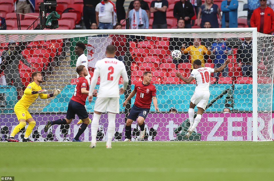 Umupira wahinduwe na Jack Grealish ku munota wa 12, ni wo Raheem Sterling yinjije mu izamu